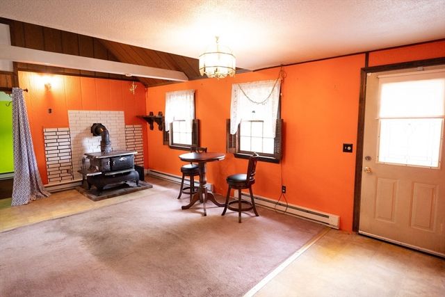 84 Hemlock Dr, Fitchburg, MA 01420