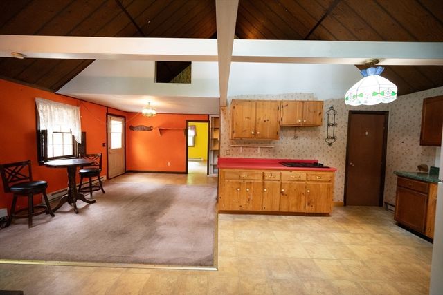 84 Hemlock Dr, Fitchburg, MA 01420