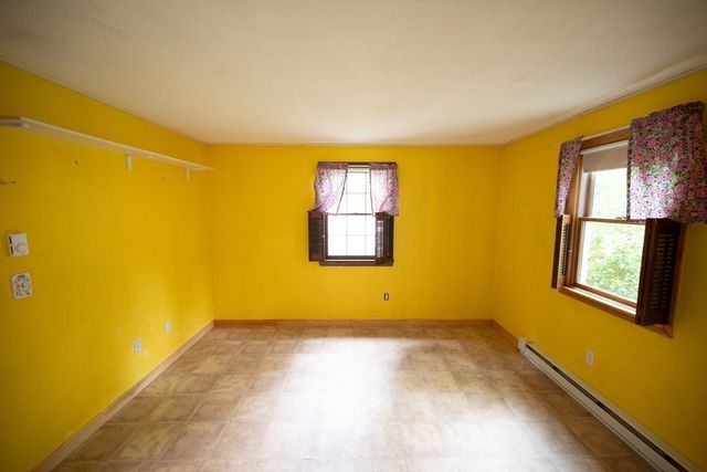 84 Hemlock Dr, Fitchburg, MA 01420