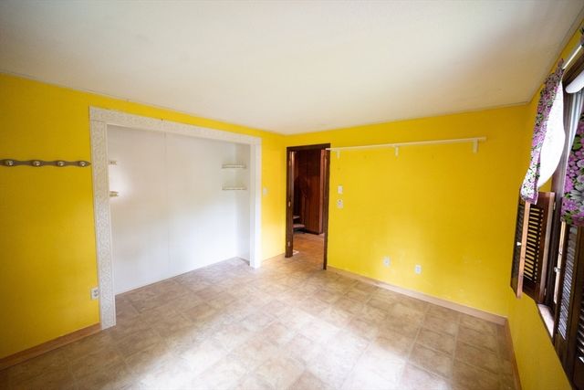 84 Hemlock Dr, Fitchburg, MA 01420