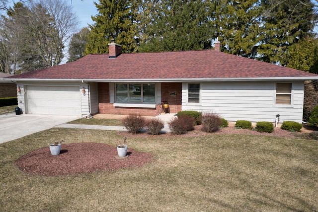 1616 Ahrens STREET, Manitowoc, WI 54220