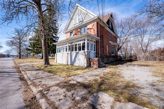 734 Willow Avenue, Niagara Falls, NY 14305