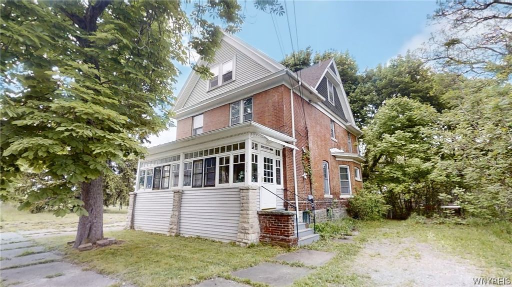 734 Willow Avenue, Niagara Falls, NY 14305