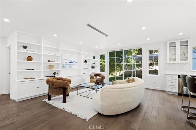 5114 Cedros Avenue, Sherman Oaks, CA 91403