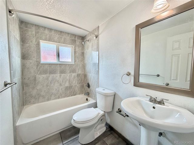 1080 S Eliot Street 204, Denver, CO 80219