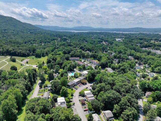 10 Roundtree Court, Beacon, NY 12508
