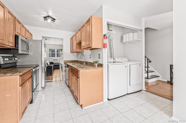 10 Roundtree Court, Beacon, NY 12508