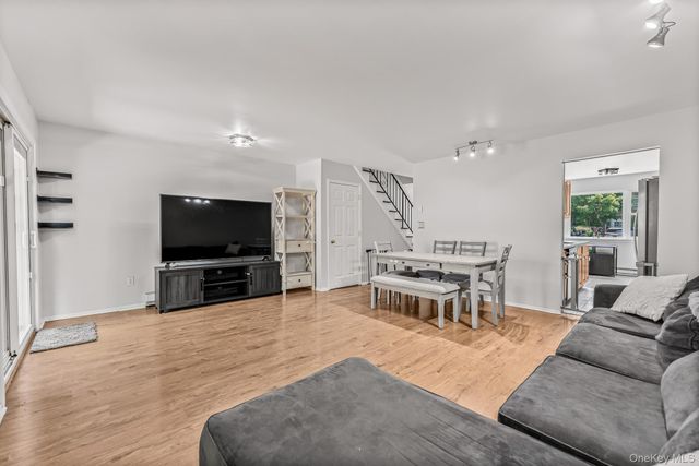 10 Roundtree Court, Beacon, NY 12508