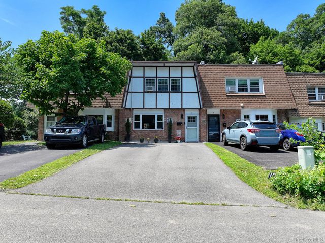 10 Roundtree Court, Beacon, NY 12508