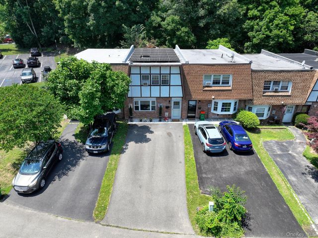 10 Roundtree Court, Beacon, NY 12508