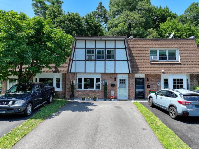10 Roundtree Court, Beacon, NY 12508