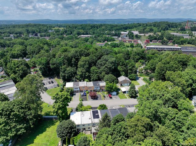 10 Roundtree Court, Beacon, NY 12508