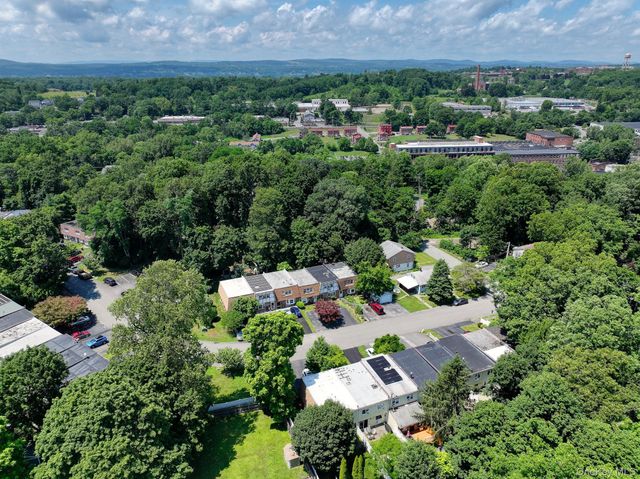 10 Roundtree Court, Beacon, NY 12508