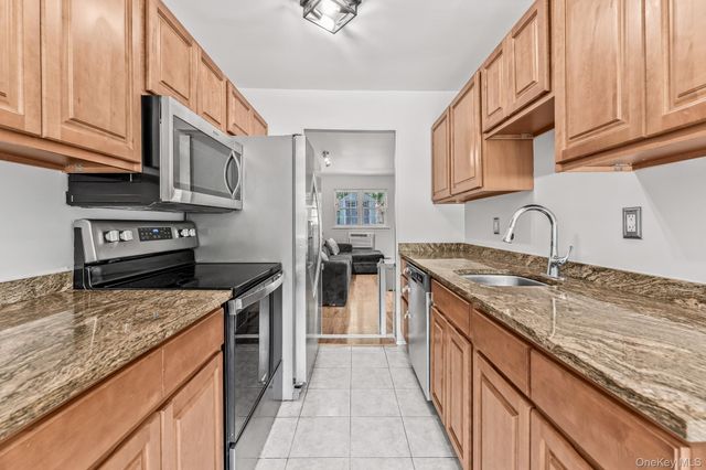 10 Roundtree Court, Beacon, NY 12508
