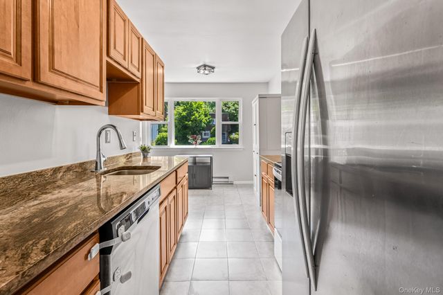10 Roundtree Court, Beacon, NY 12508