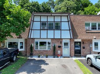 10 Roundtree Court, Beacon, NY 12508