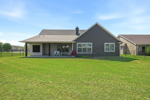 121 Bowie Drive, Gainesville, TX 76240