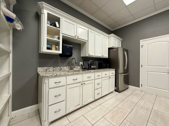 1905 W County Rd 137, Midland, TX 79706