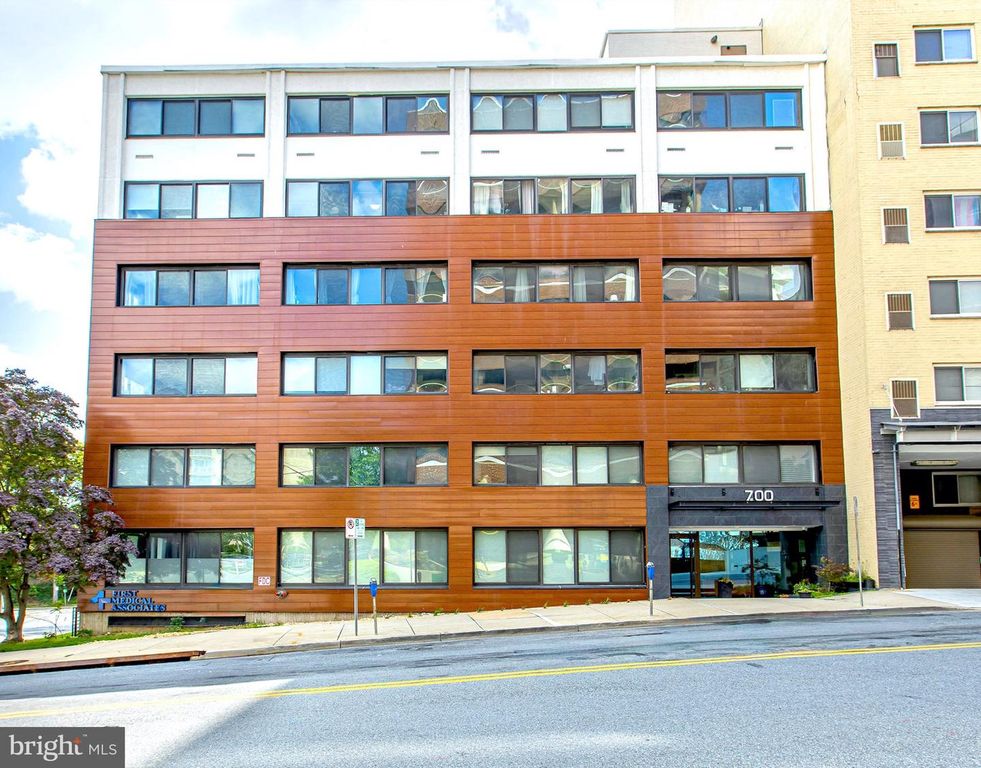Image 1 of property listing at 700 ROEDER RD #105, Silver Spring, MD 20910