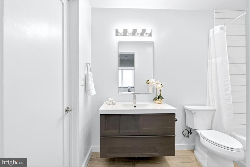 Image 10 of property listing at 700 ROEDER RD #105, Silver Spring, MD 20910