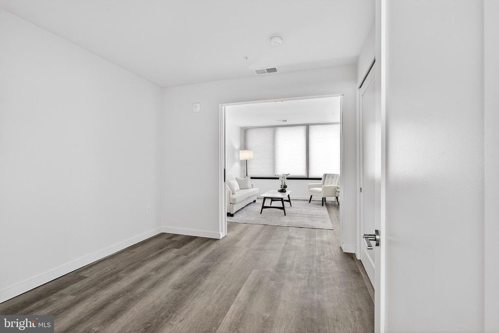 Image 11 of property listing at 700 ROEDER RD #105, Silver Spring, MD 20910