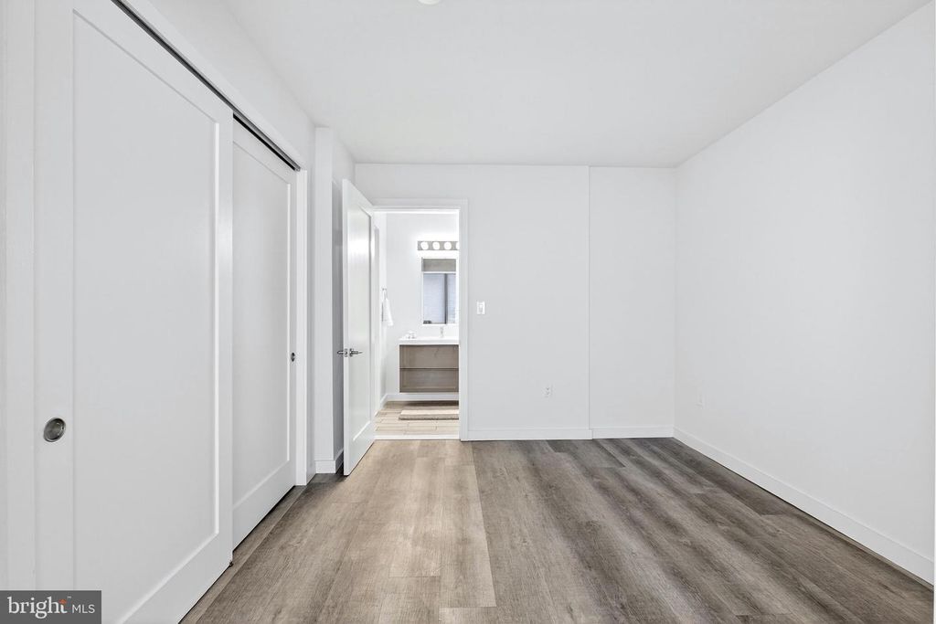 Image 12 of property listing at 700 ROEDER RD #105, Silver Spring, MD 20910