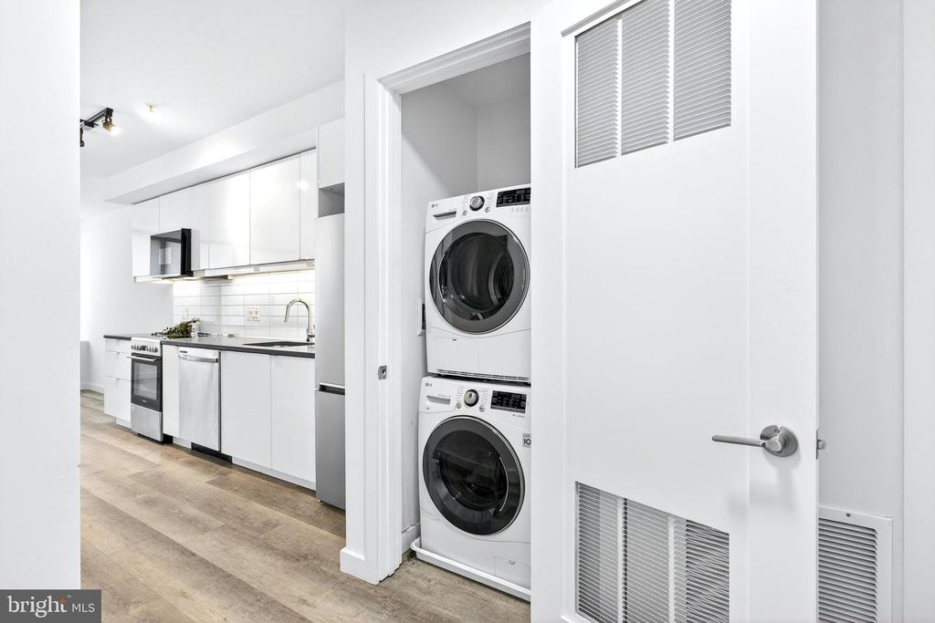Image 14 of property listing at 700 ROEDER RD #105, Silver Spring, MD 20910