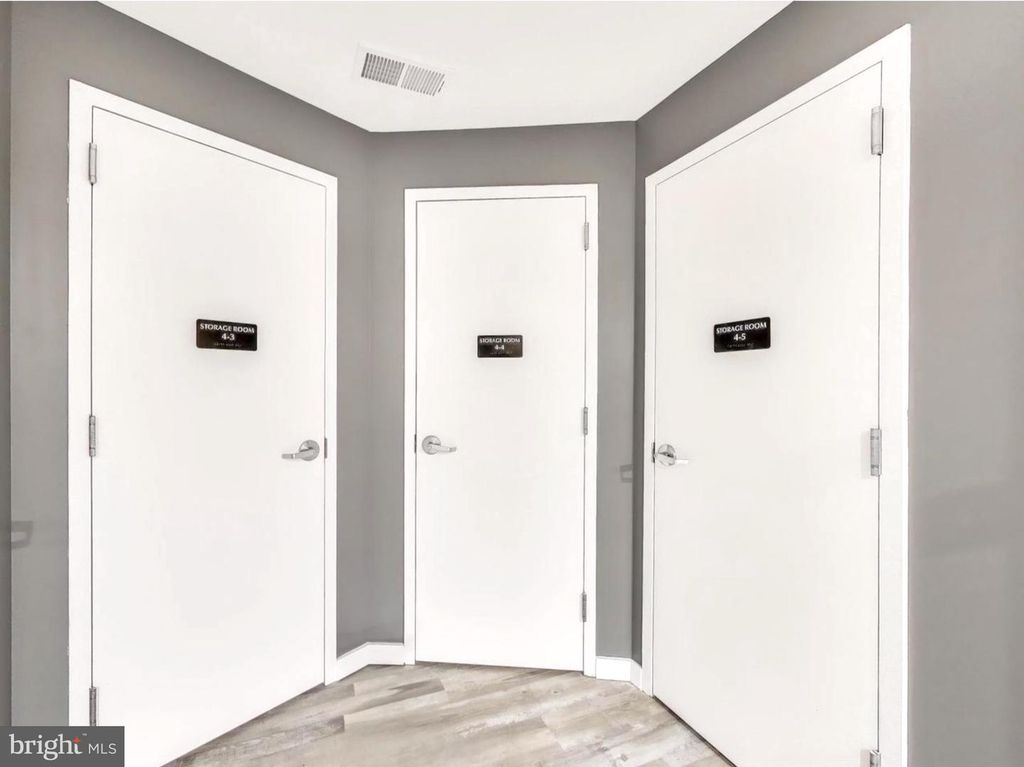 Image 16 of property listing at 700 ROEDER RD #105, Silver Spring, MD 20910