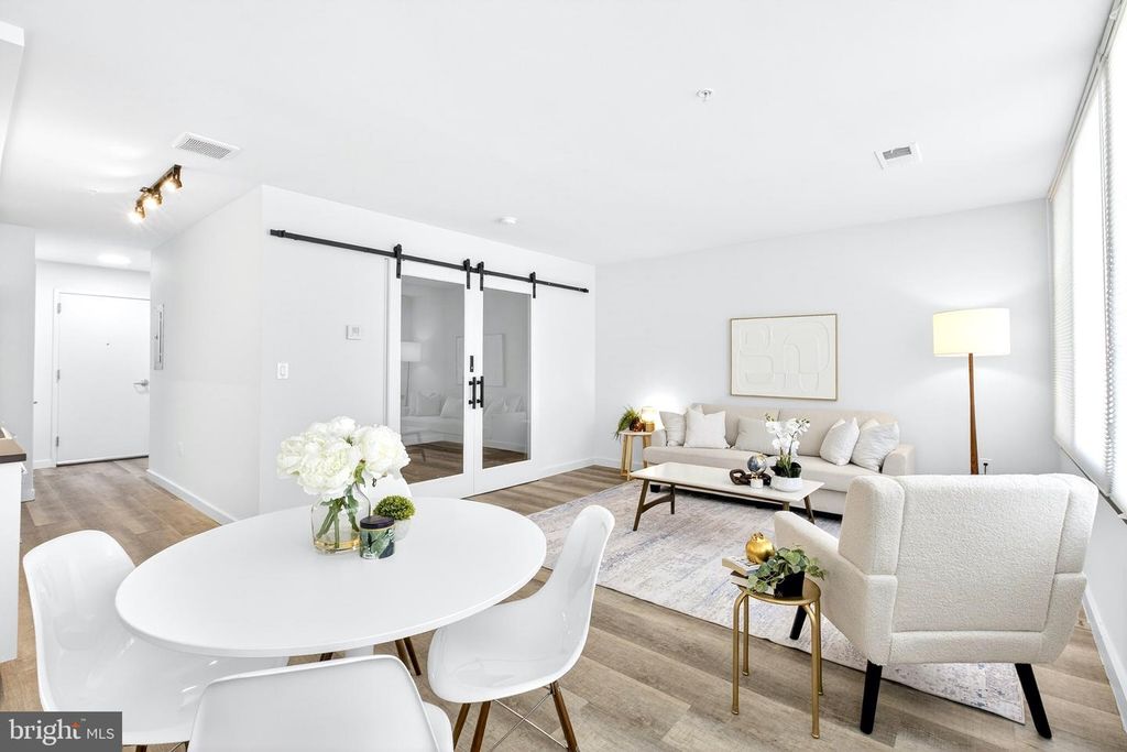 Image 5 of property listing at 700 ROEDER RD #105, Silver Spring, MD 20910