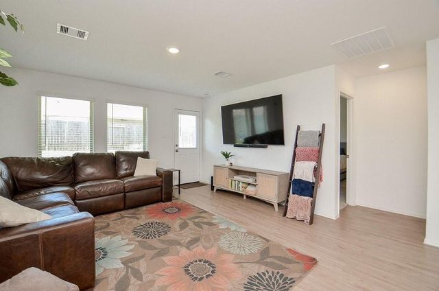 342 Birch Blossom Path, Magnolia, TX 77354