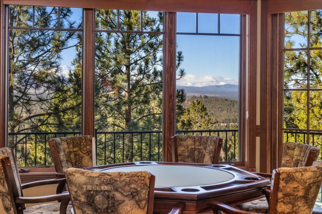 1748 NW Farewell Drive, Bend, OR 97703