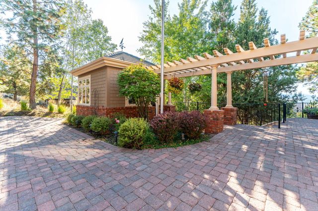 1748 NW Farewell Drive, Bend, OR 97703