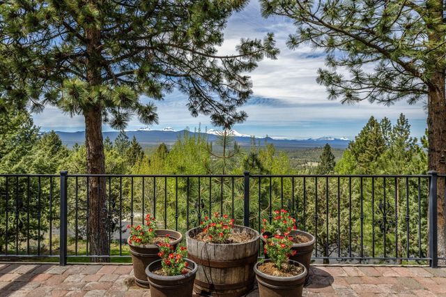 1748 NW Farewell Drive, Bend, OR 97703