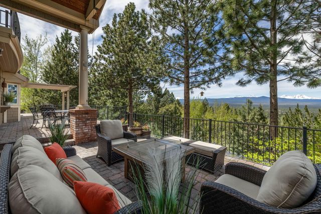 1748 NW Farewell Drive, Bend, OR 97703