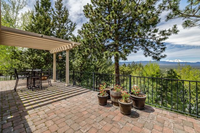 1748 NW Farewell Drive, Bend, OR 97703