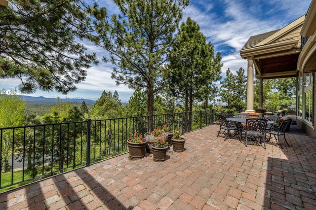 1748 NW Farewell Drive, Bend, OR 97703