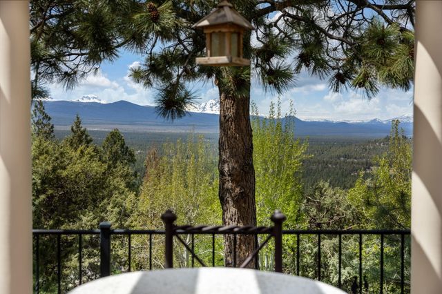 1748 NW Farewell Drive, Bend, OR 97703