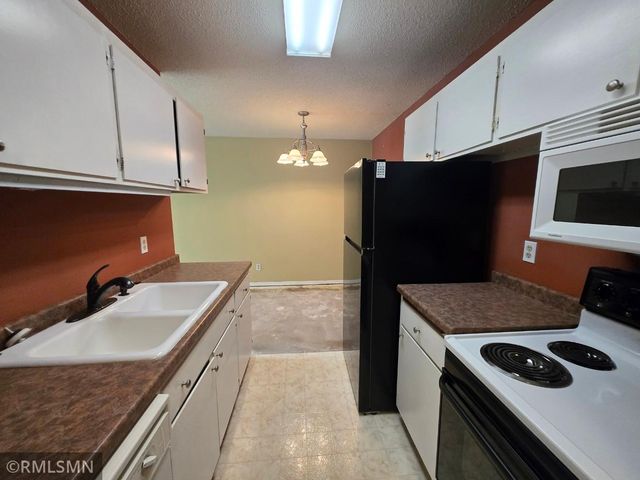 2800 Hillsboro Avenue N 315, New Hope, MN 55427