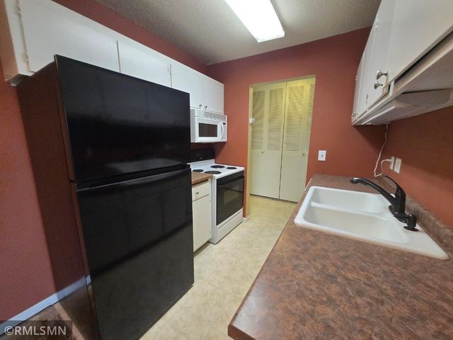 2800 Hillsboro Avenue N 315, New Hope, MN 55427