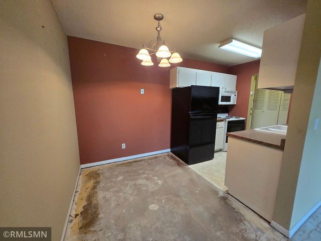 2800 Hillsboro Avenue N 315, New Hope, MN 55427