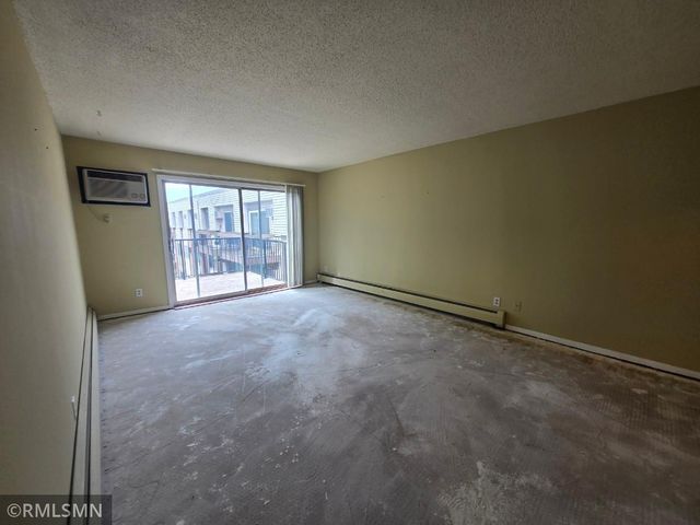 2800 Hillsboro Avenue N 315, New Hope, MN 55427