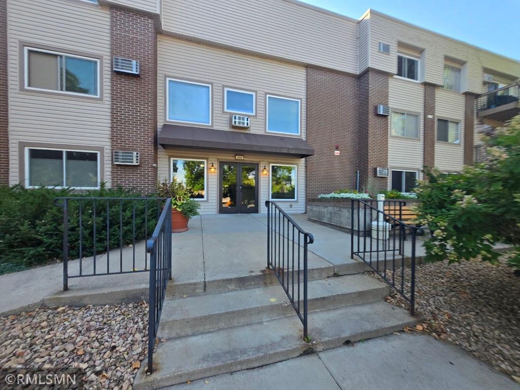 2800 Hillsboro Avenue N 315, New Hope, MN 55427