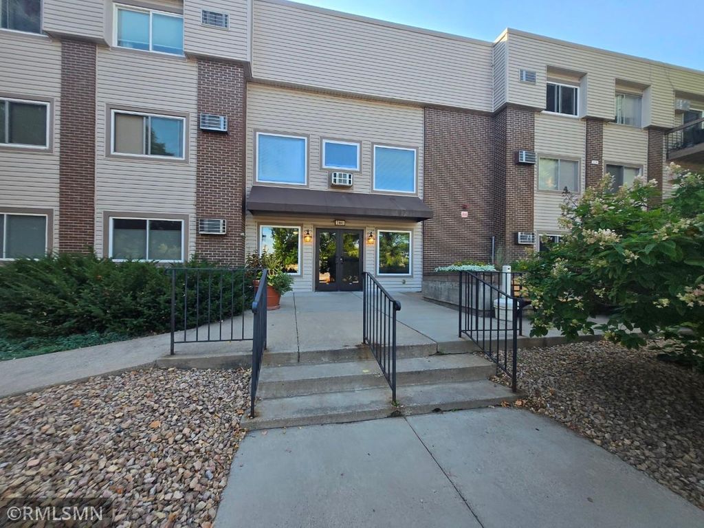 2800 Hillsboro Avenue N 315, New Hope, MN 55427 — photo 3
