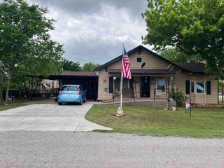 208 N SENECA STREET, Iowa Park, TX 76367