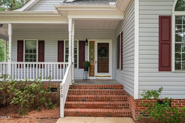 210 Donnibrook Run, Fuquay Varina, NC 27526