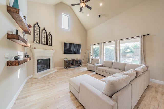 1008 Broadmoor Way, Roanoke, TX 76262