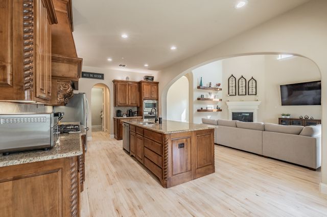 1008 Broadmoor Way, Roanoke, TX 76262