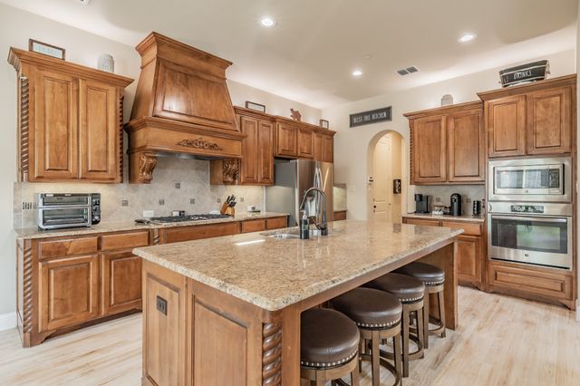 1008 Broadmoor Way, Roanoke, TX 76262