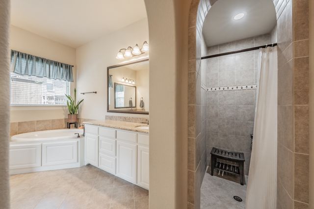 1008 Broadmoor Way, Roanoke, TX 76262