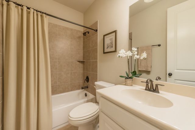 1008 Broadmoor Way, Roanoke, TX 76262